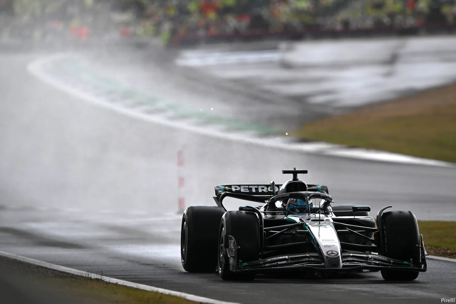 george russell mercedes 2025 silverstone groot brittannie zondag race pirelli