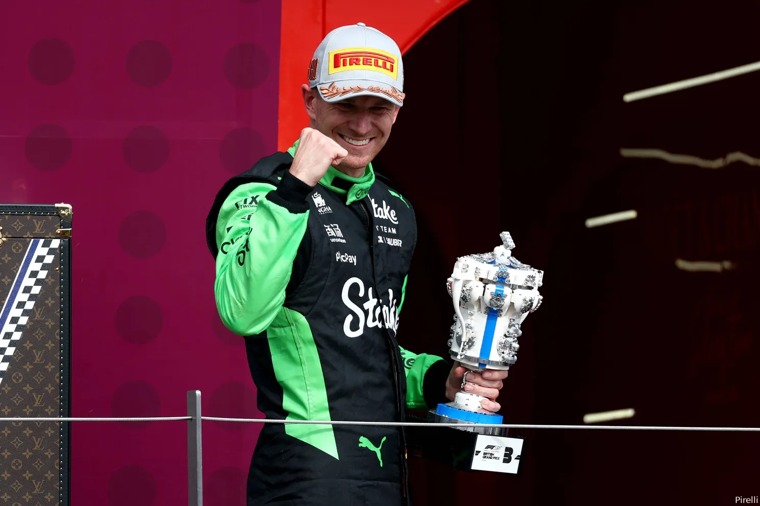 Piastri en Norris lachen om de bijzondere trofee van Hülkenberg: 'Ik klaag niet!'