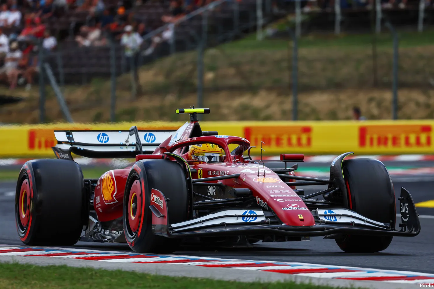 pirelli-lewis-hamilton-ferrari-gp-hongarije-2025-vrijdag