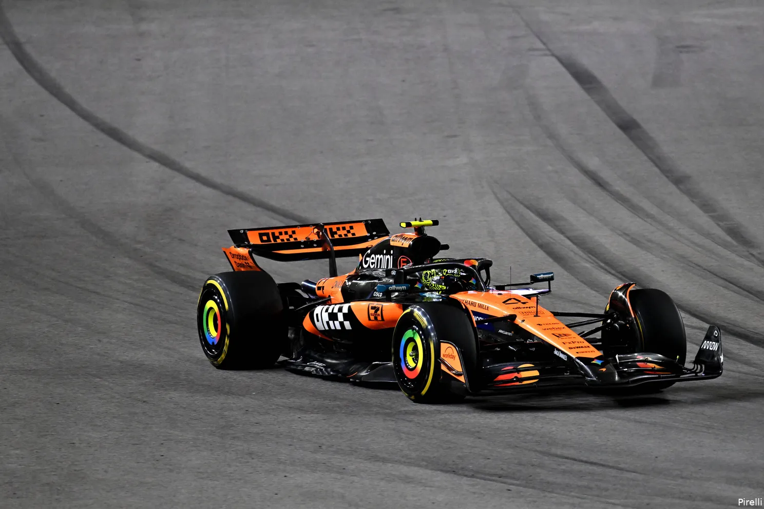 pirelli-lando-norris-mclaren-gp-singapore-2025-zondag-2
