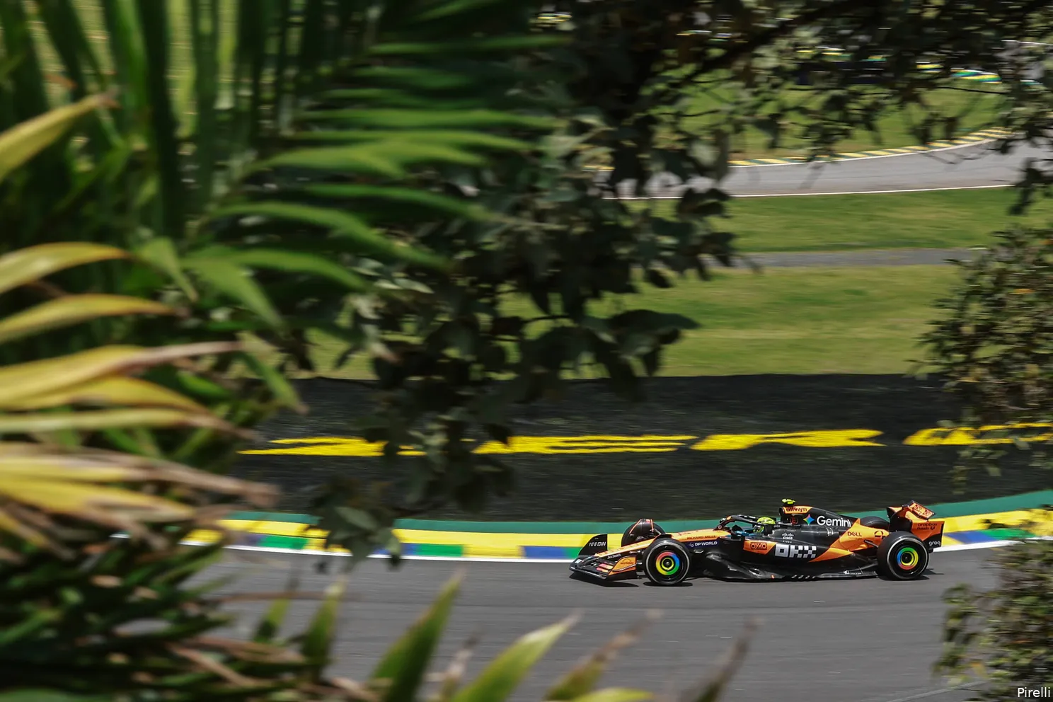 brazilië-lando-norris-mclaren-3-friday-saopaolo