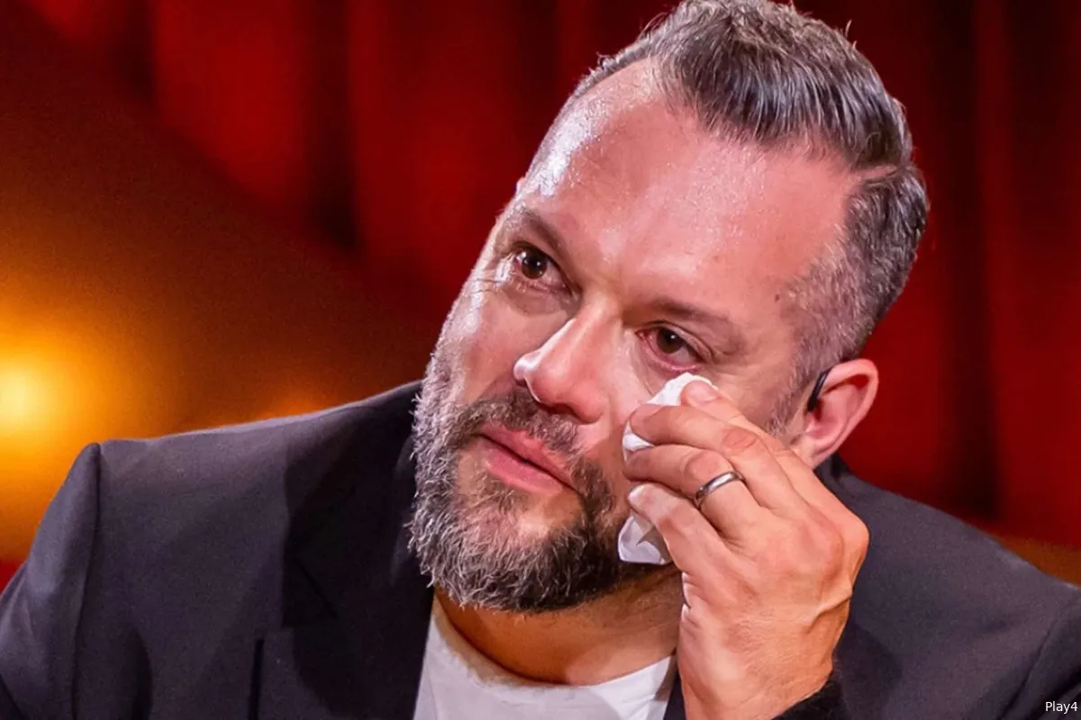 Alex Agnew (50) deelt somber nieuws over zijn gezondheid: "Dat hoor je niet graag"