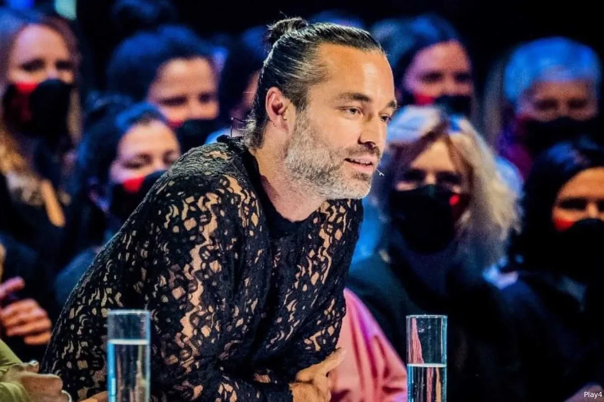 Jan Kooijman ziet er plots compleet anders uit en gaat voor blond kapsel: "Wow, staat je goed!"