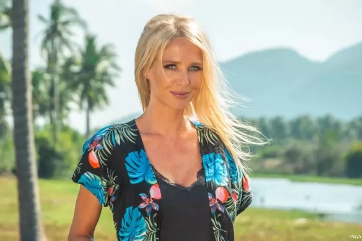 "Wat een babe!": Annelien Coorevits overladen met reacties nadat ze heel wat bloot laat zien op Instagram