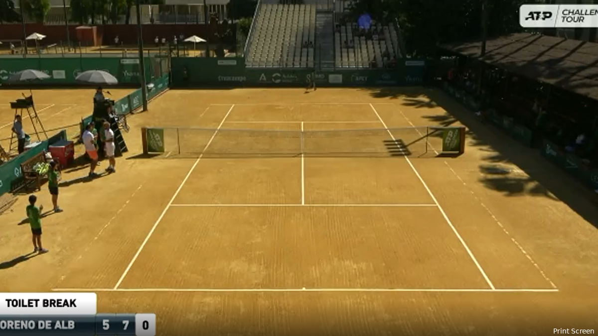 Video American tennis player disqualified in bizarre incident