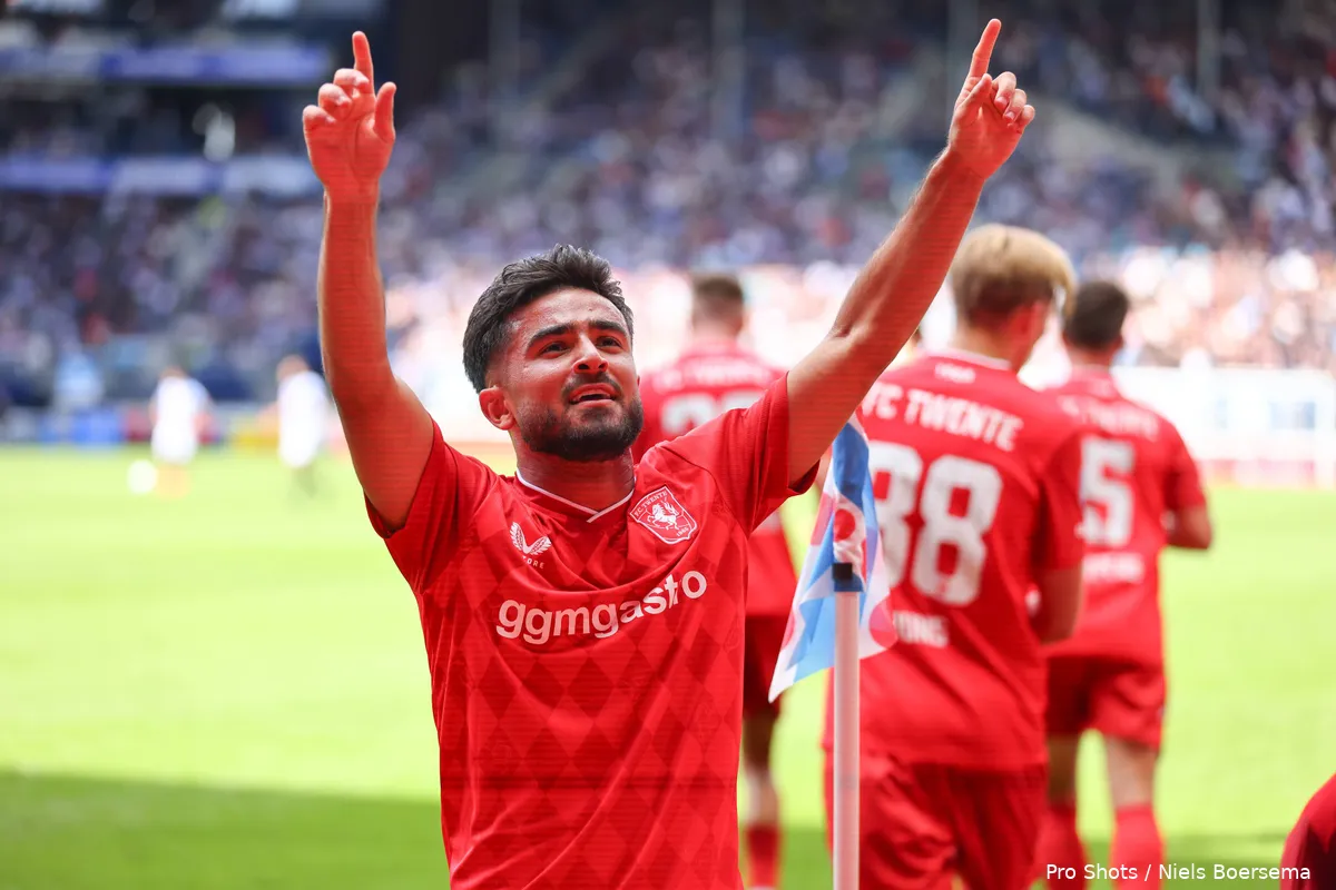 naci-unuvar-viert-juicht-doelpunt-sc-heerenveen-fc-twente-2025-2026