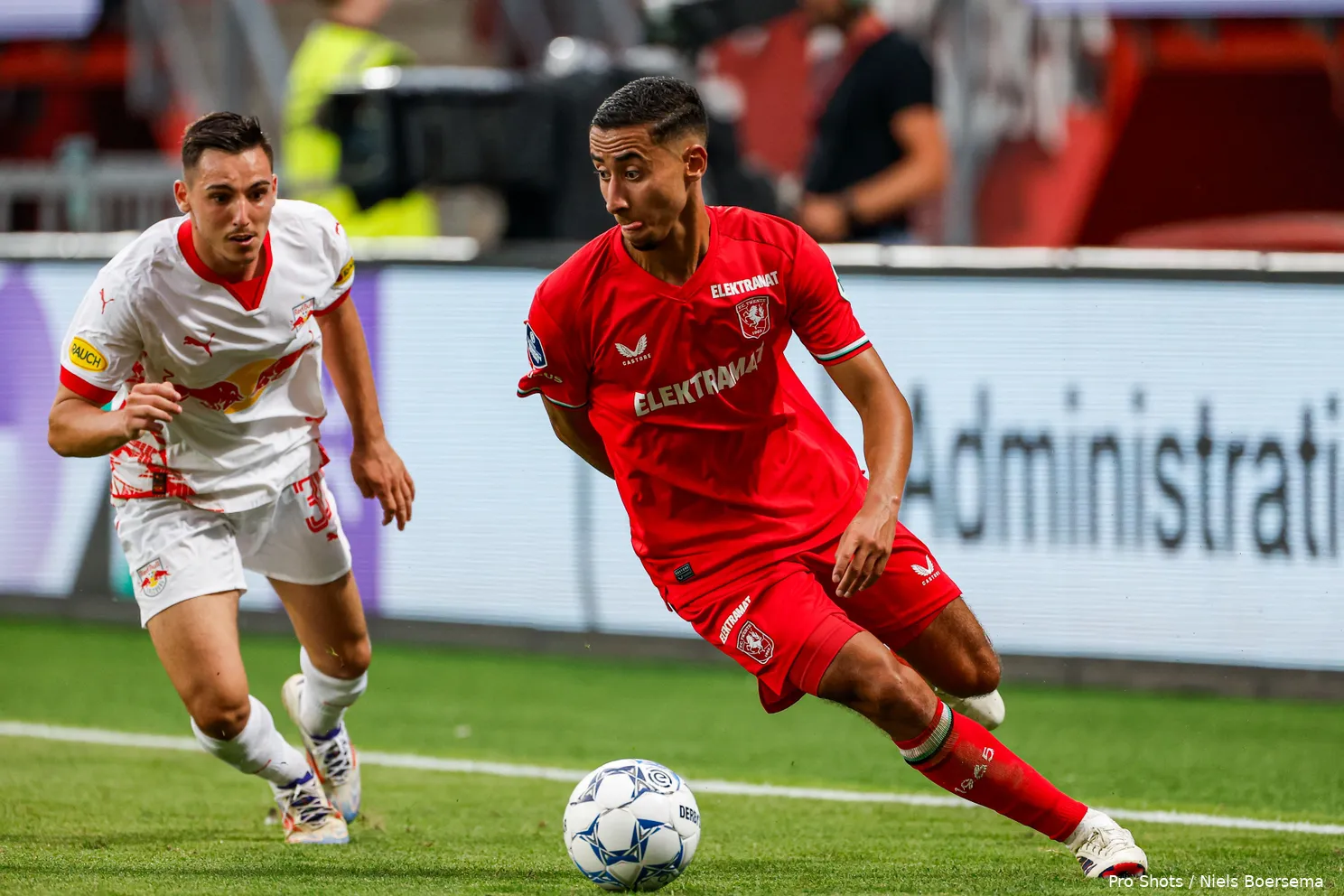 anass salah eddine aan de bal fc twente red bull salzburg ucl 2024 2025