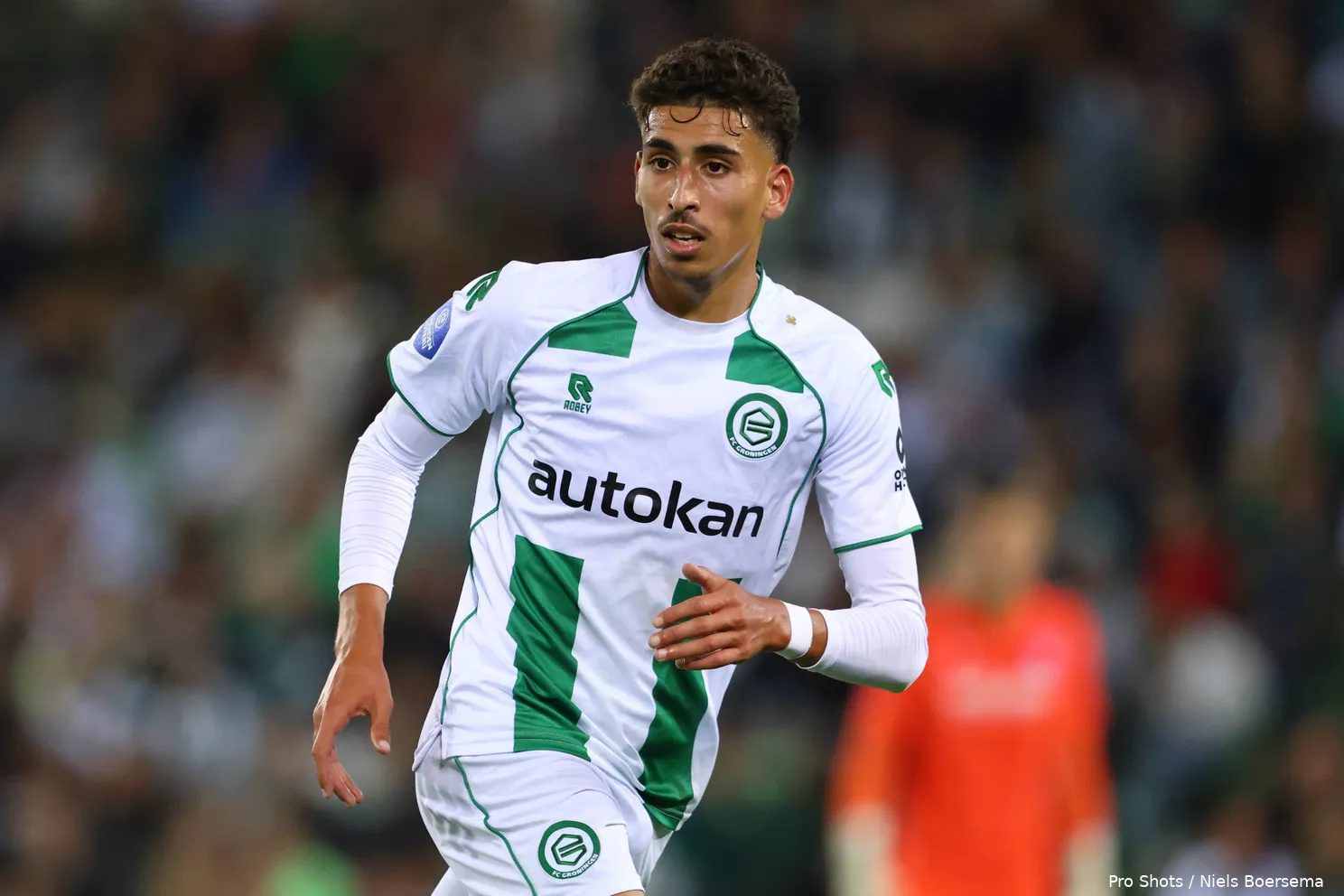 younes-taha-fc-groningen-thuisshirt-2025