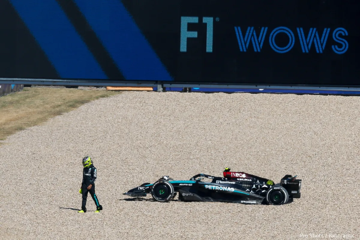 lewis hamilton grindbak crash mercedes w15 12