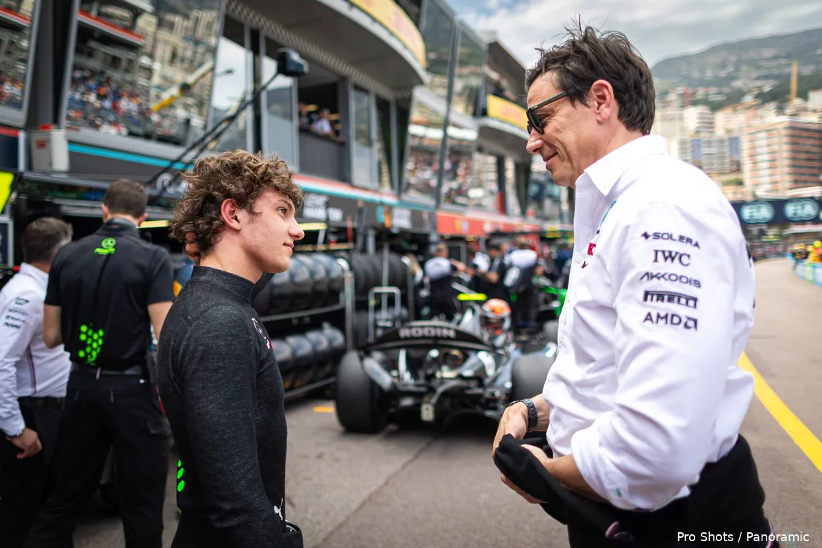 kimi-antonelli-toto-wolff-formula-2