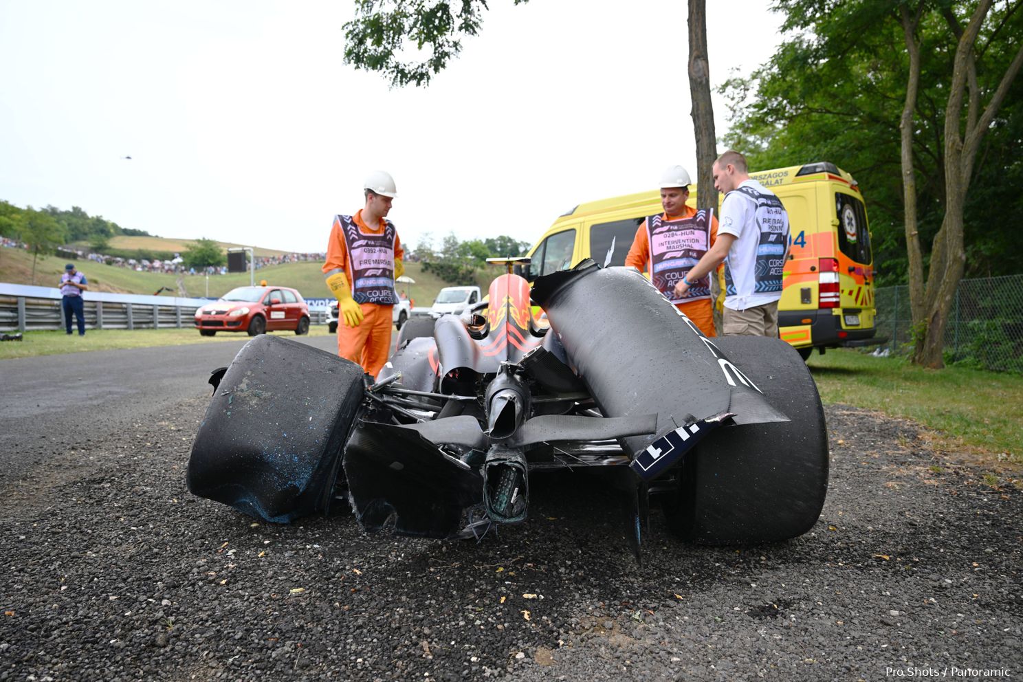 Sergio Pérez schakelt ziczelf uit, Q1 kwalificatie Grand Prix van Hongarije 2024.