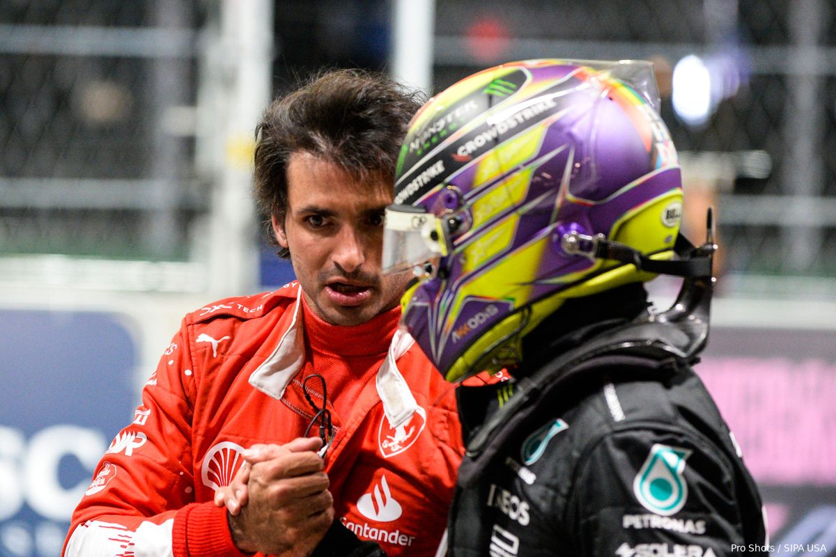 Ferrari had Hamilton al op het oog voor 2024: 'Probleem was dat Sainz een clausule had in zijn contract'