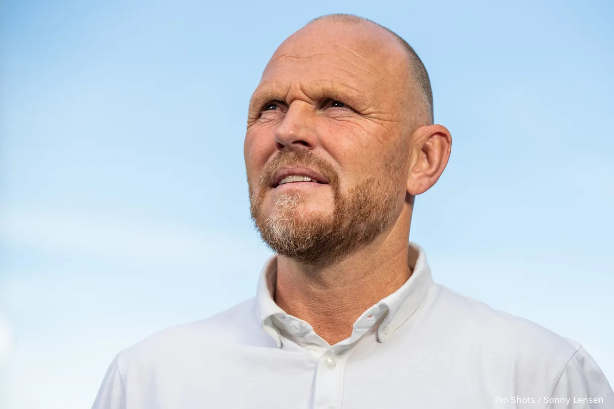 joseph oosting fc twente close up blauwe lucht 2023