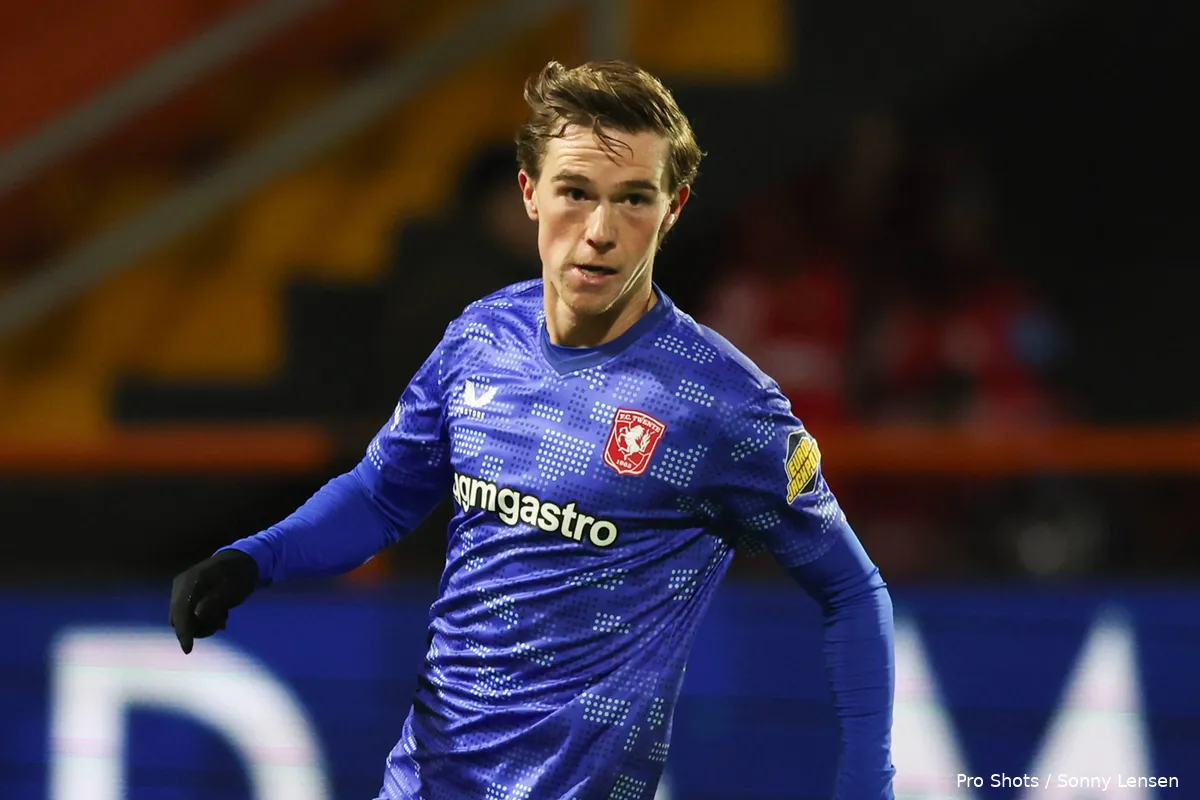 daan-rots-close-up-aan-de-bal-fc-volendam-fc-twente-2025-2026