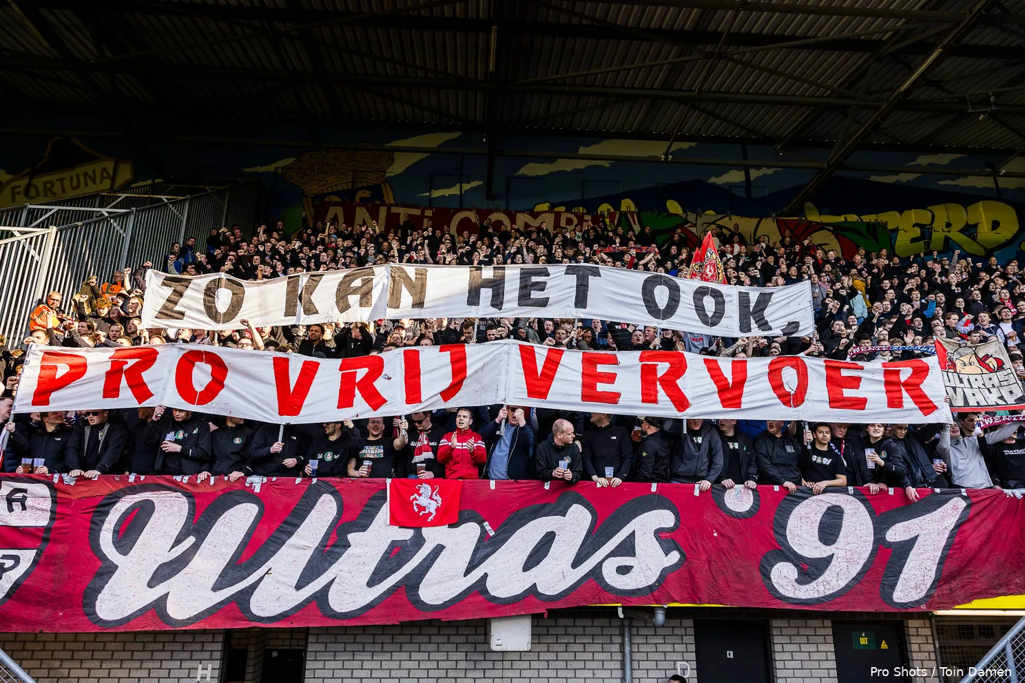 zo-kan-het-ook-pro-vrij-vervoer-spandoek-fc-twente-supporters-fortuna-sittard-uitvak-2025-2026