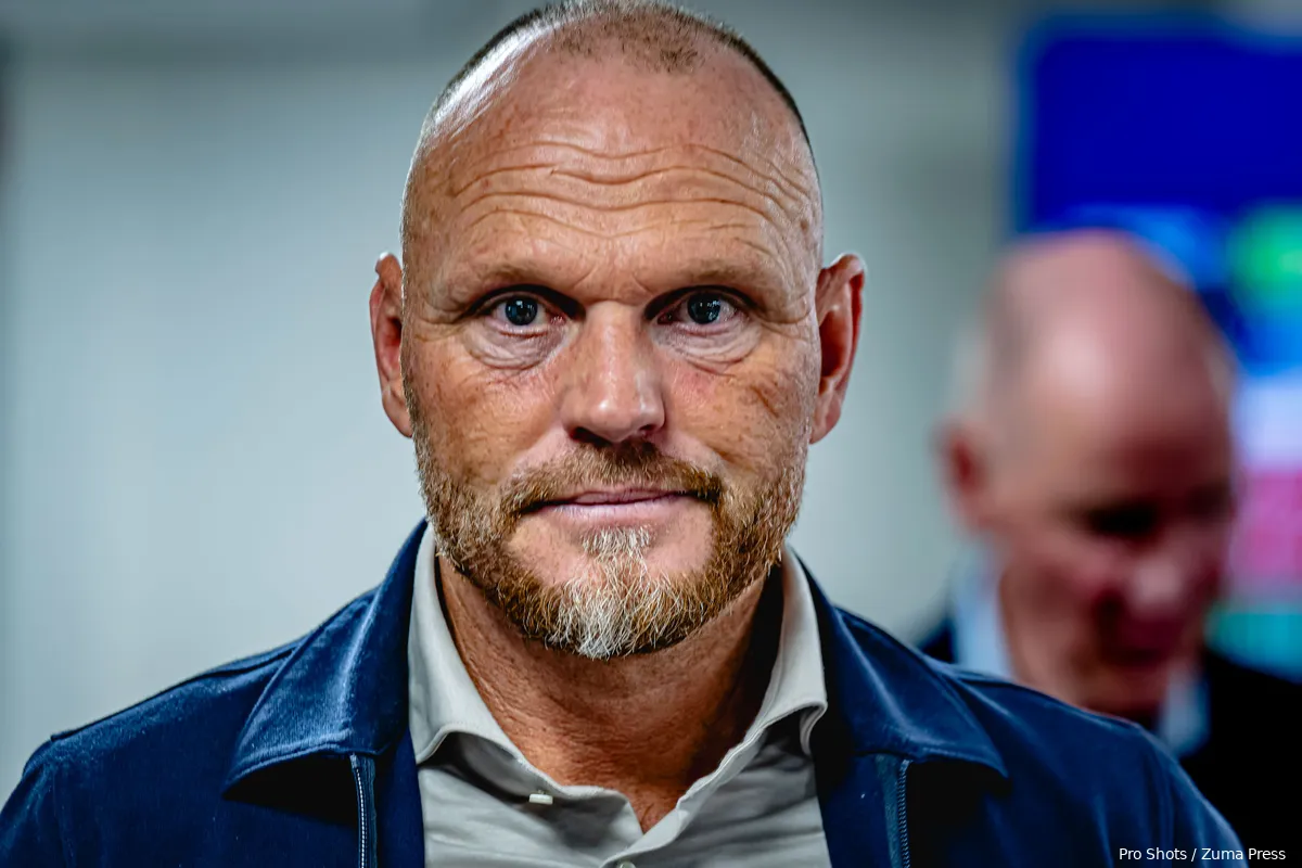 joseph oosting trainer fc twente serieuze blik 2024