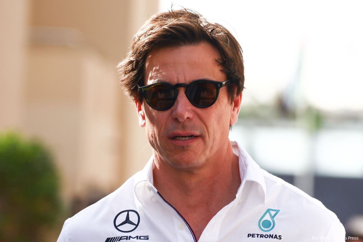 Wolff houdt het liefst Mercedes-stoeltje 'zo lang mogelijk leeg', ondanks de Verstappen-geruchten