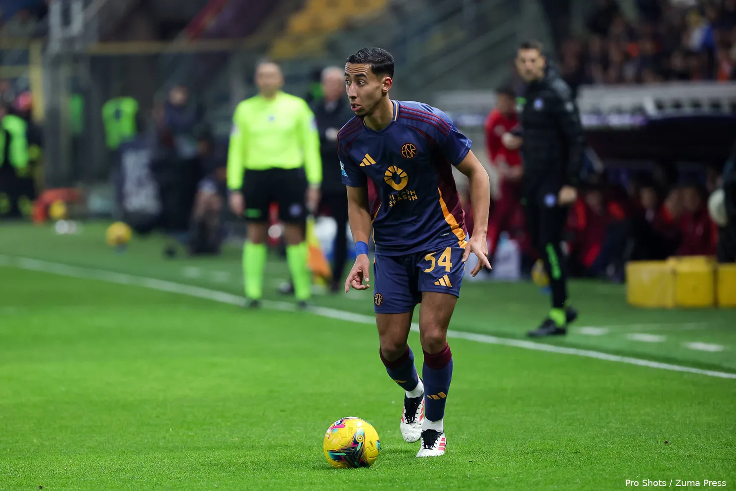 anass salah eddine aan de bal as roma