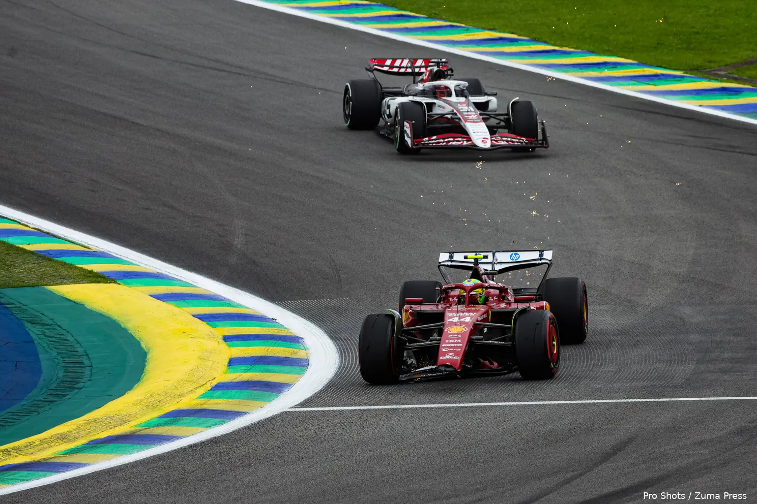 lewis-hamilton-ferrari-crash-brazilië-sao-paulo-2025