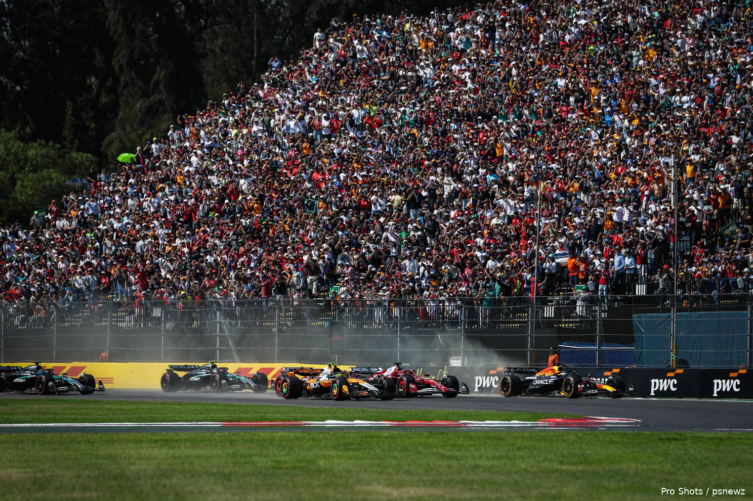 start-mexico-max-verstappen-lando-norris-charles-leclerc-lewis-hamilton-14