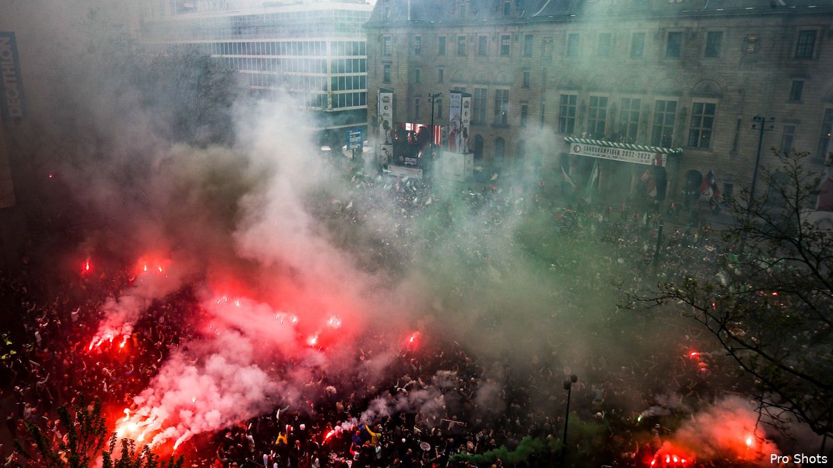 De beelden: Coolsingel wordt gek tijdens huldiging van Feyenoord | FR12.nl