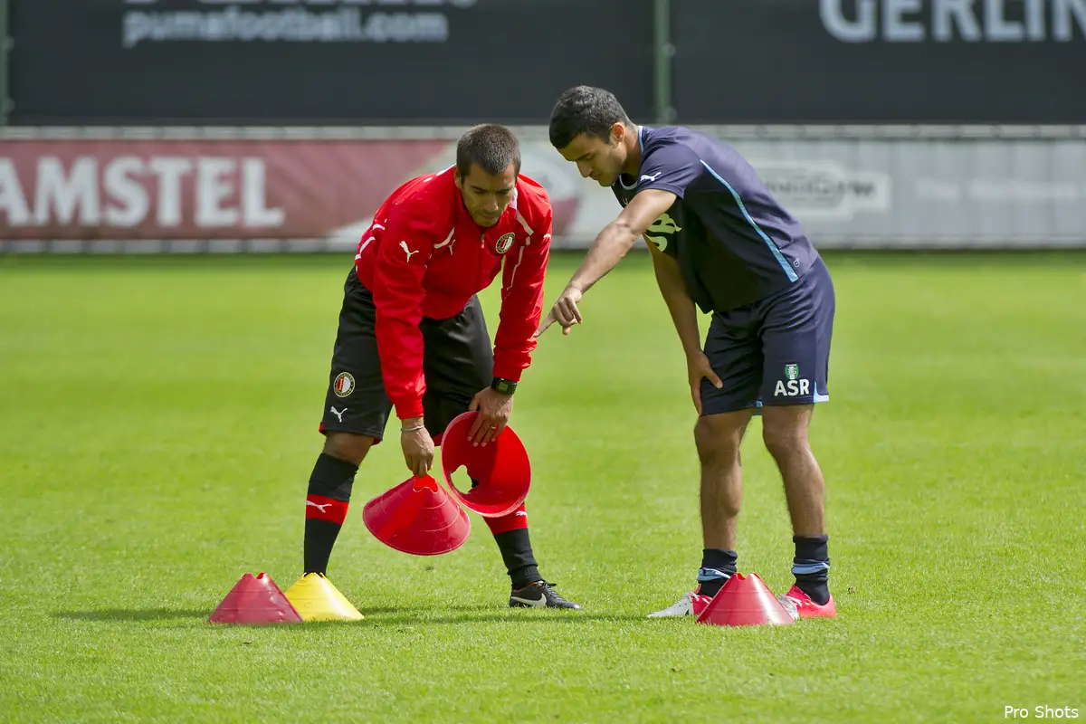 Van Bronckhorst: \'Zeer tevreden over eerste wedstrijd\'