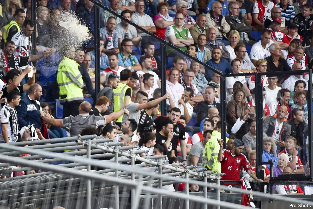 UEFA start onderzoek naar ongeregeldheden in De Kuip