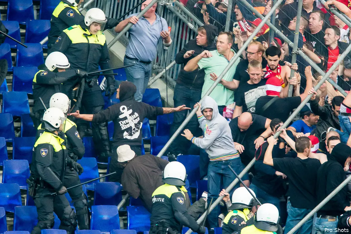 Rellen in de Kuip door uitbrekende Luik-supporters
