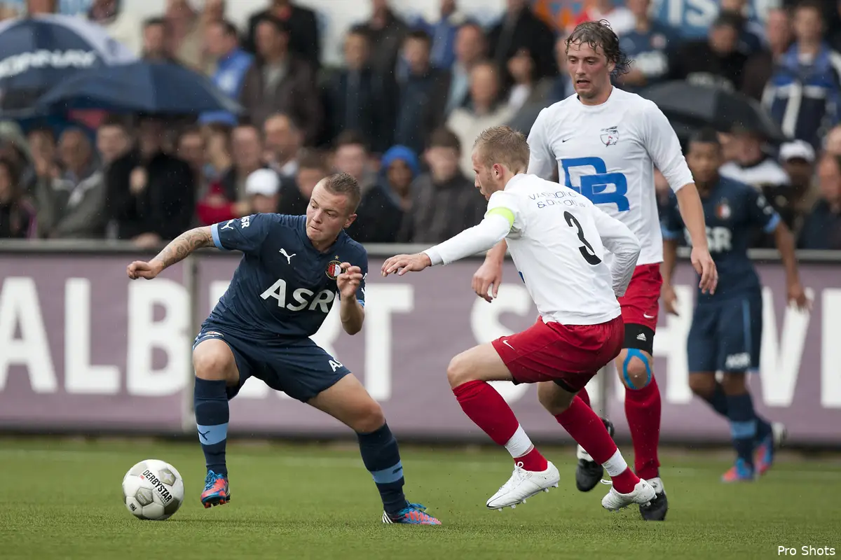 Feyenoord wint door hulp van verdediger Barendrecht