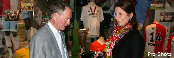 Gemeente schenkt UEFA-schaal aan Feyenoord Museum