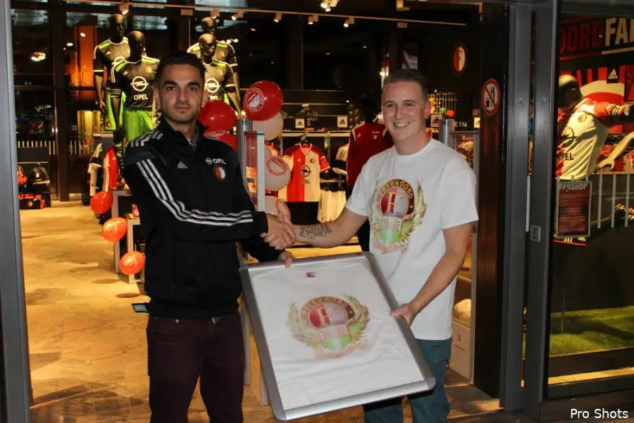 Winnende T-shirt ontwerpwedstrijd officieel in de verkoop
