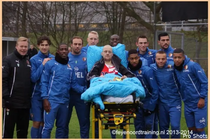Spelers en trainer vervullen laatste wens supporter