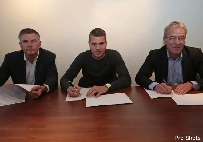Nieuwkoop ondertekent contract: ''Een speciaal moment''