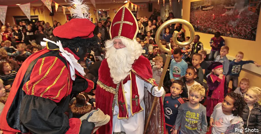 Sinterklaas verrast F-pupillen Feyenoord