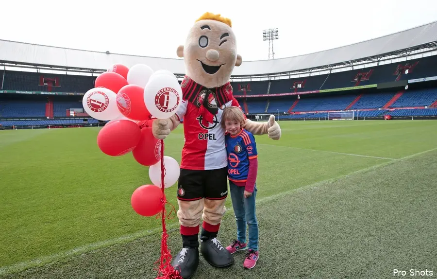 Feyenoord zet 25.000ste Kameraadje in het zonnetje