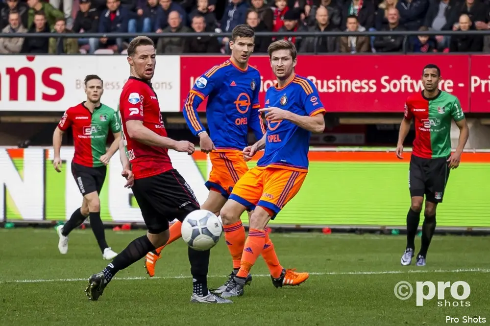 'Van der Heijden vervangt Van Beek; Kramer in spits'