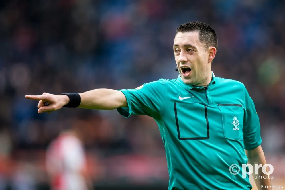 Dennis Higler fluit Feyenoord - Vitesse