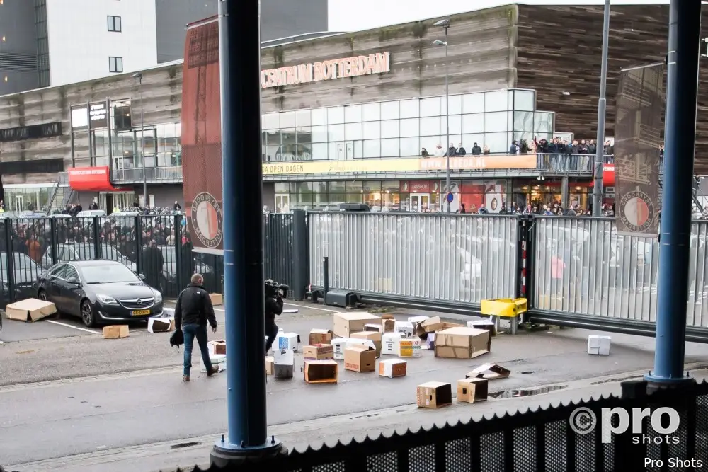 Honderden aanhoudingen bij protestactie supporters
