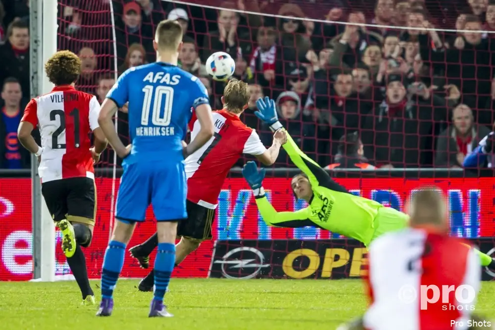 Kuyt penaltykoning: ''Beter dan supertrio FC Barcelona''