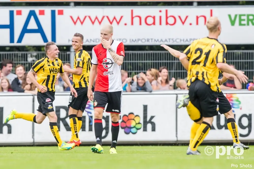 Van Bronckhorst: ''Niet blij met houding bepaalde spelers''
