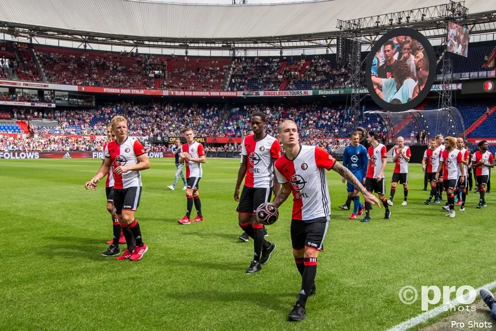 45.000 Feyenoord-supporters verwelkomen selectie