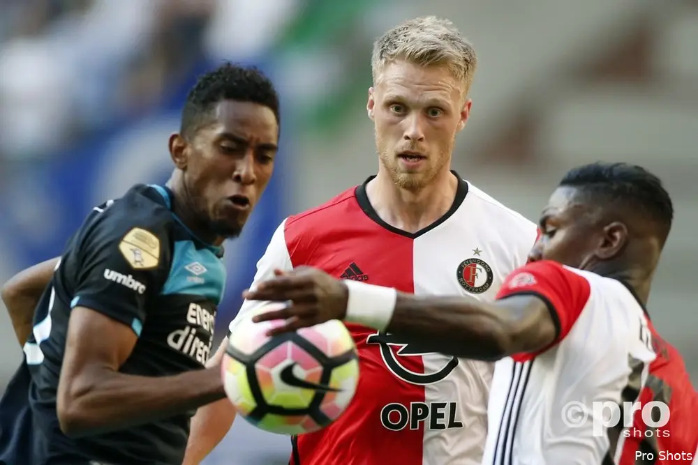 Van Bronckhorst wisselt nieuweling: ''Hij zat er doorheen''