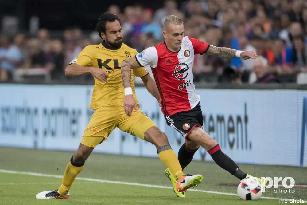Lof voor Karsdorp: ''Je speelt met een extra buitenspeler''