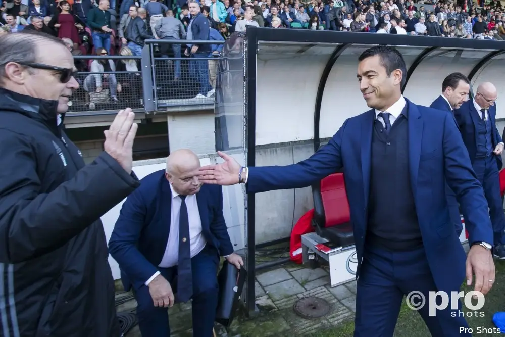 Van Bronckhorst: ''27 punten maakt je nog geen kampioen''