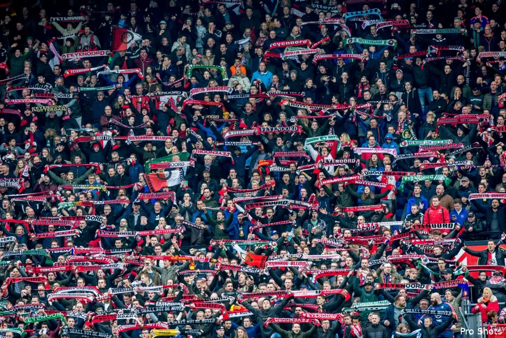 Feyenoord in uitverkochte Kuip tegen AZ
