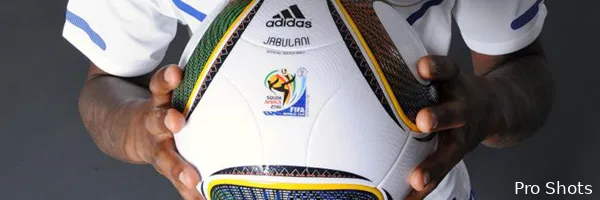 Oranje in achtste finales na winst Denemarken