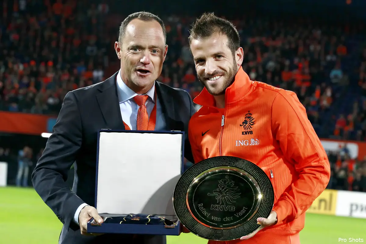 KNVB begint anti-Kuip campagne: \'Primitieve omstandigheden\'