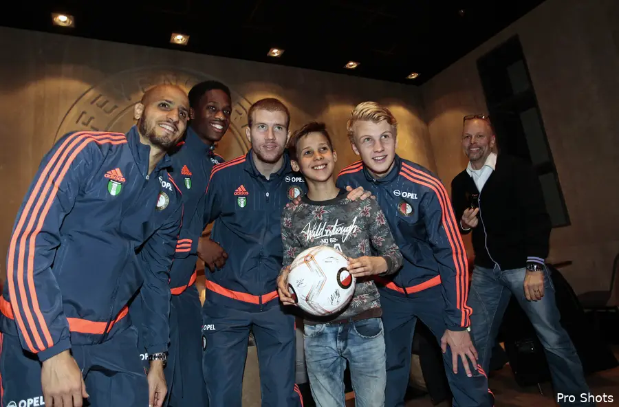 Feyenoord steekt twintig supporters hart onder de riem