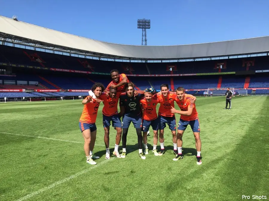 Zomerse omstandigheden in De Kuip