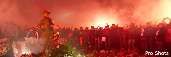 Supporters herdenken Moulijn bij De Kuip